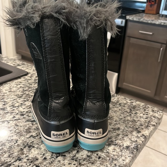 Sorel kids winter boots - Picture 2 of 2